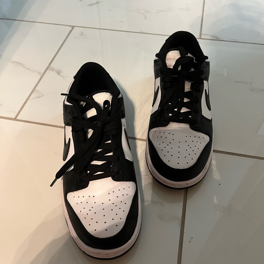 Nike Women's Black and White Sneakers
